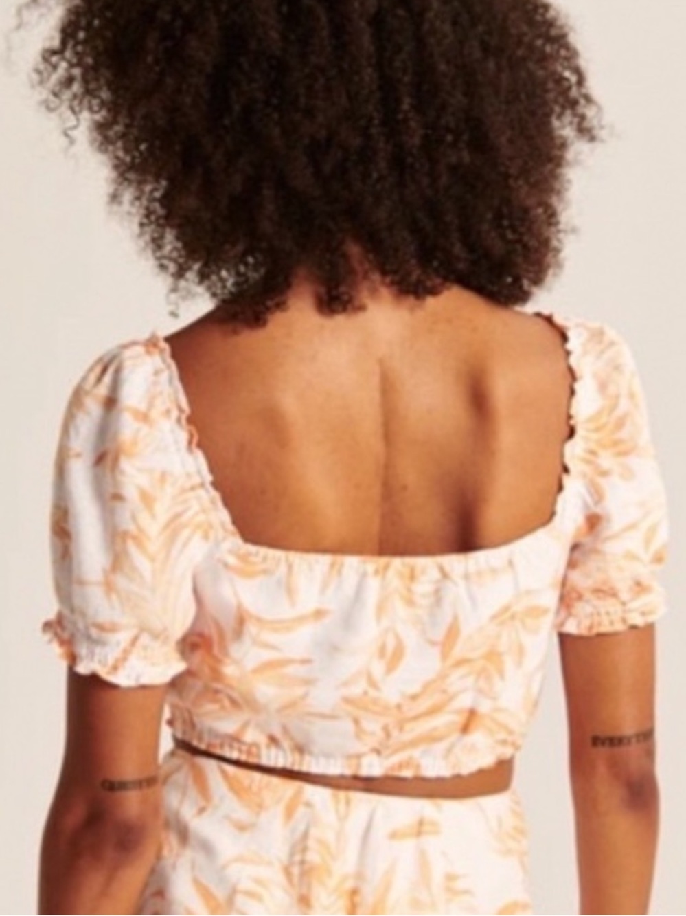 Abercrombie & Fitch Orange and Cream Floral Linen Blend Puff Sleeve Crop Top - Picture 6 of 8